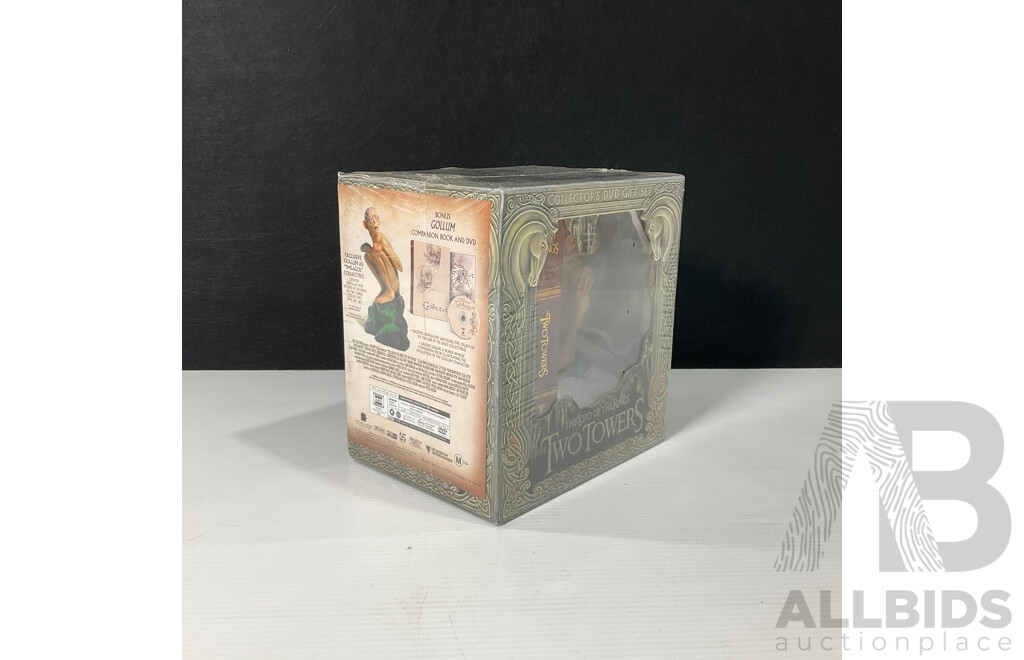 Lord of the Rings the Two Towers Collector's Four DVD Gift Set in Original Packaging