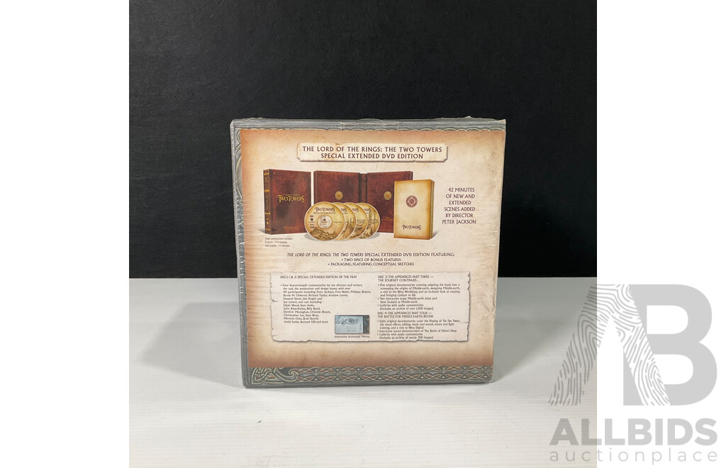Lord of the Rings the Two Towers Collector's Four DVD Gift Set in Original Packaging