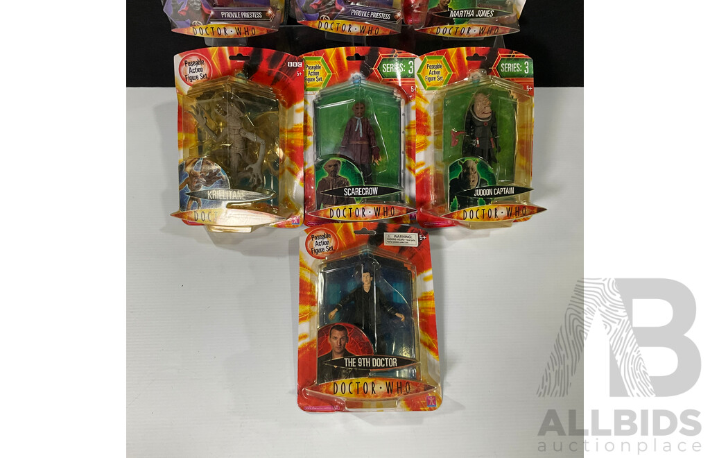 Collection of Seven Lord of the Rings Figurine in Original Packaging