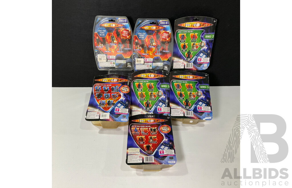 Collection of Seven Lord of the Rings Figurine in Original Packaging
