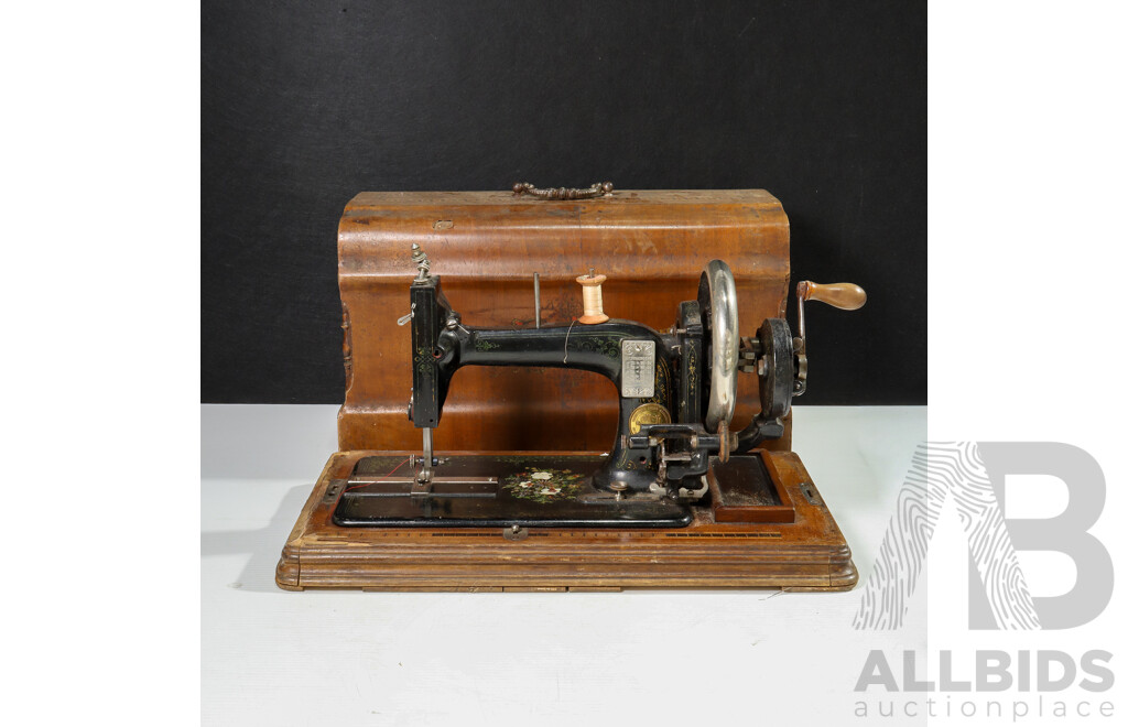 Vintage Seidel & Naumann Hand Cranked Singer Sewing Machine