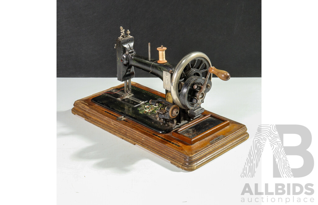 Vintage Seidel & Naumann Hand Cranked Singer Sewing Machine