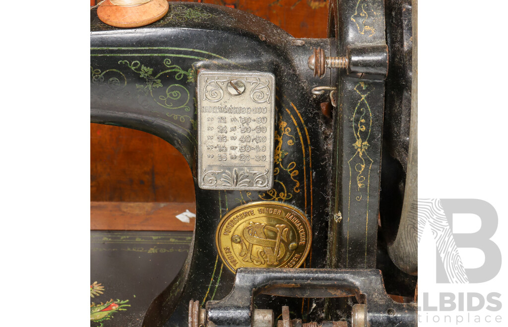 Vintage Seidel & Naumann Hand Cranked Singer Sewing Machine