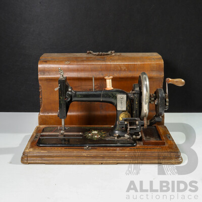 Vintage Seidel & Naumann Hand Cranked Singer Sewing Machine