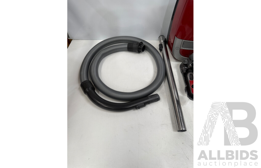 Miele - Cat & Dog S5000 Series - 2200W Electric Vacuum + Extendable Pole/Hose + 2x Heads/Various Attachments + 3x Opened Filter Boxes