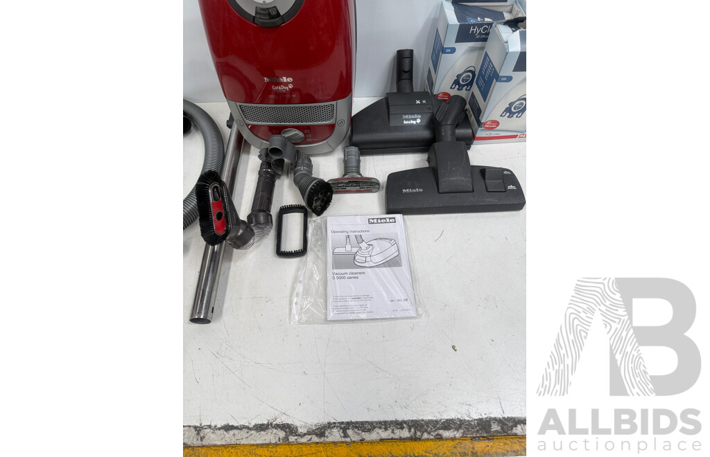 Miele - Cat & Dog S5000 Series - 2200W Electric Vacuum + Extendable Pole/Hose + 2x Heads/Various Attachments + 3x Opened Filter Boxes