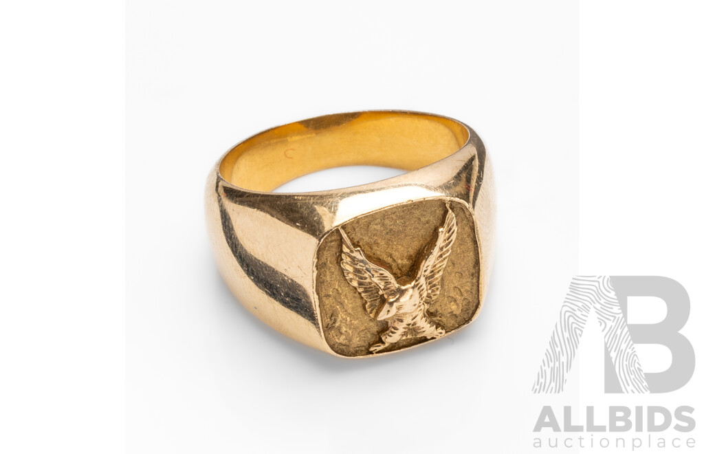 9ct Yellow Gold Signet Ring with Eagle Crest - Size U