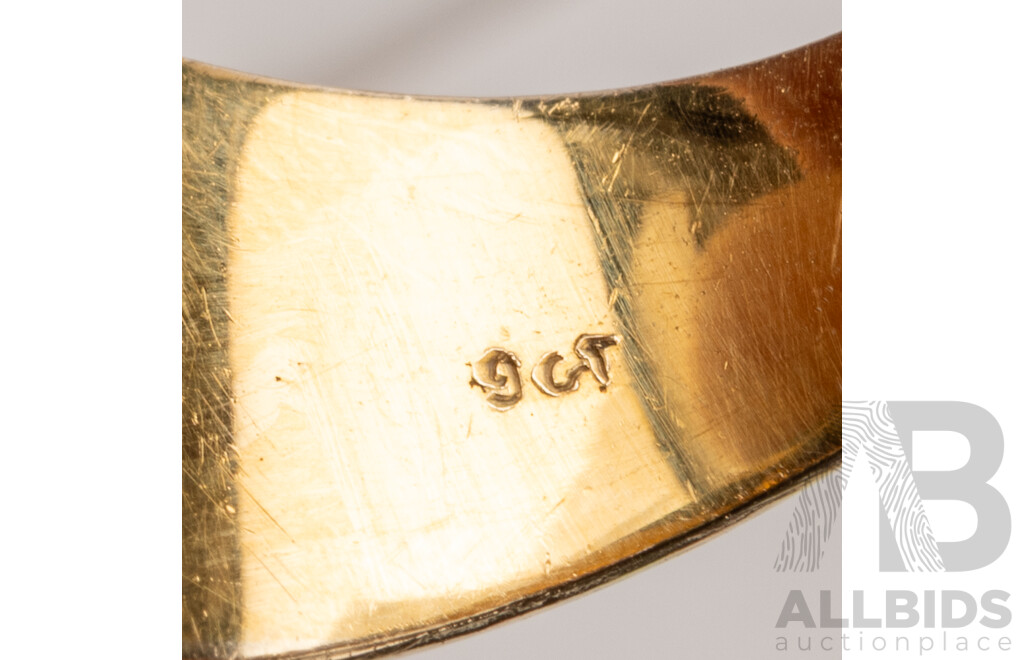 9ct Yellow Gold Signet Ring with Eagle Crest - Size U