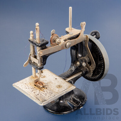 Vintage Hand Cranked Peter Pan Sewing Machine