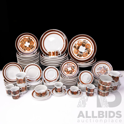 Extensive Arabia 'Rosmarin' Dinner Service by Ulla Procopé - 71 Pieces