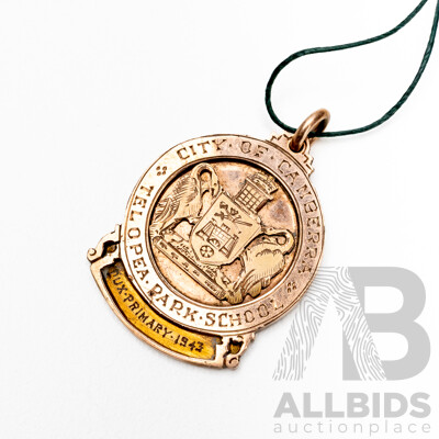 9ct Rose Gold Medal of Canberra Historical Significance, Telopea Park School 1943 - Write Up in Description