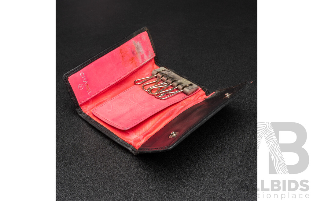 Chanel Black Quilted Cambon Ligne Multicles 6 Key Holder - Black