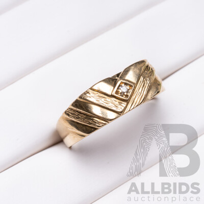 9ct Yellow Gold Diamond Signet Ring - Size T