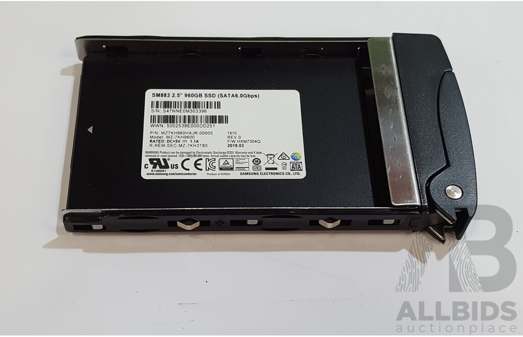 Samsung (SM883) 960GB SATA 6Gbps 2.5-Inch Solid State Drive
