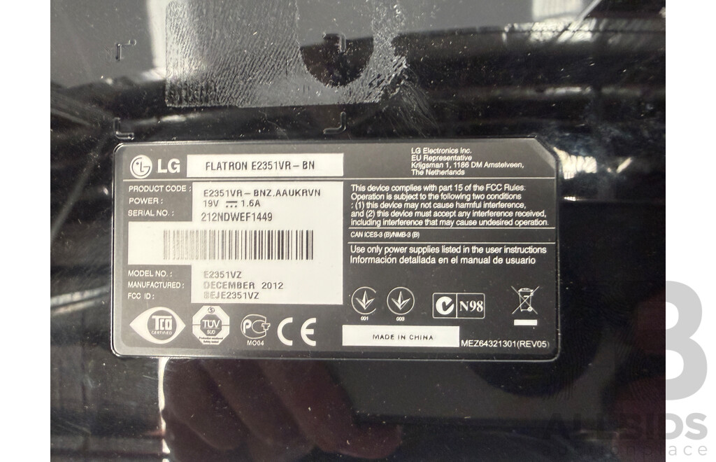 2x LG Flatron E2351VR LED 23Inch Monitors + Dual Monitor Desk Mount with USB Plugs