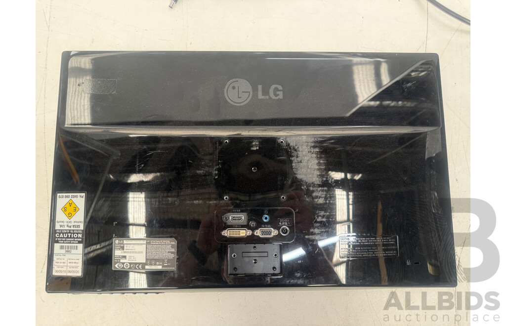 2x LG 24MK430H LED 24Inch Monitors + Dual Monitor Desk Mount with USB Plugs