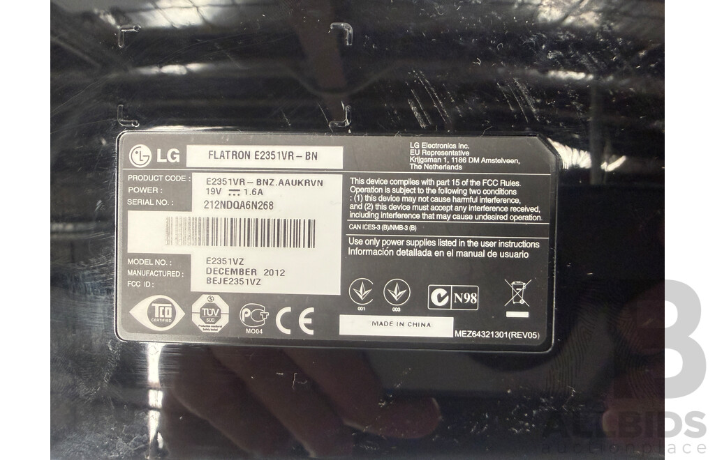 2x LG Flatron E2351VR LED 23Inch Monitors + Dual Monitor Desk Mount with USB Plugs