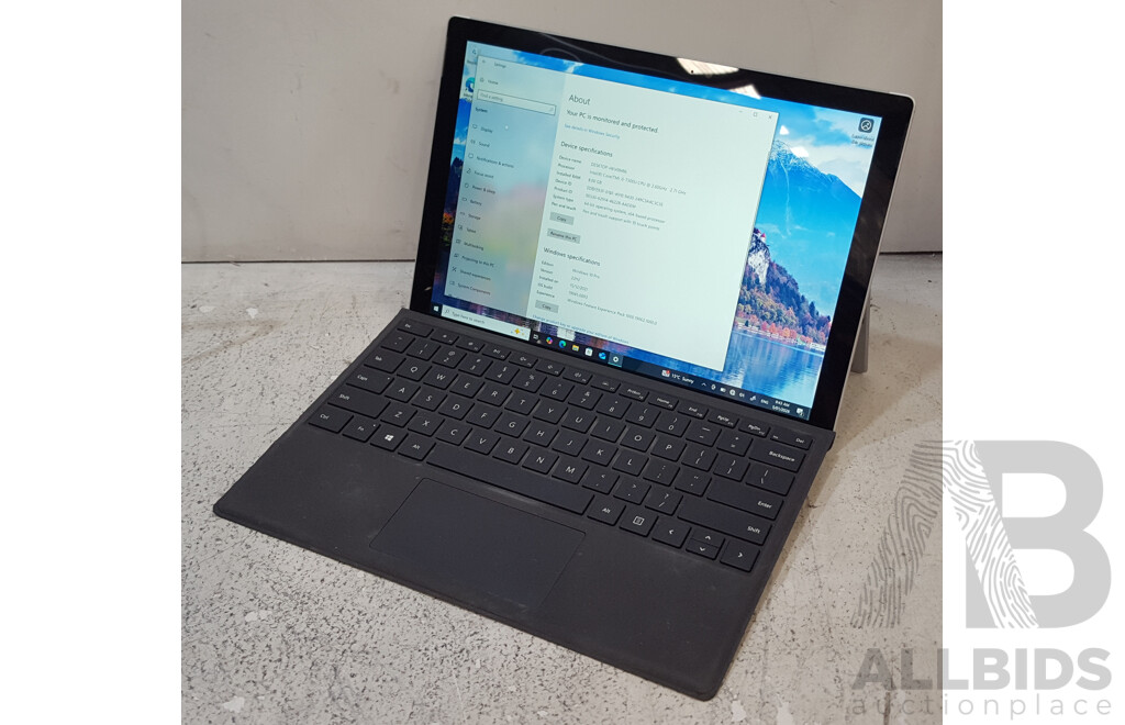 Microsoft (1796) Surface Pro 5 Intel Core i5 (7300U) 2.60GHz-3.50GHz 2-Core CPU 256GB 12.3-Inch Touchscreen Detachable Laptop