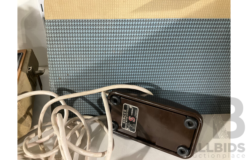 Vintage Singer 99K Sewing Machine with Instruction Booklet and Attachments Box in Original Case