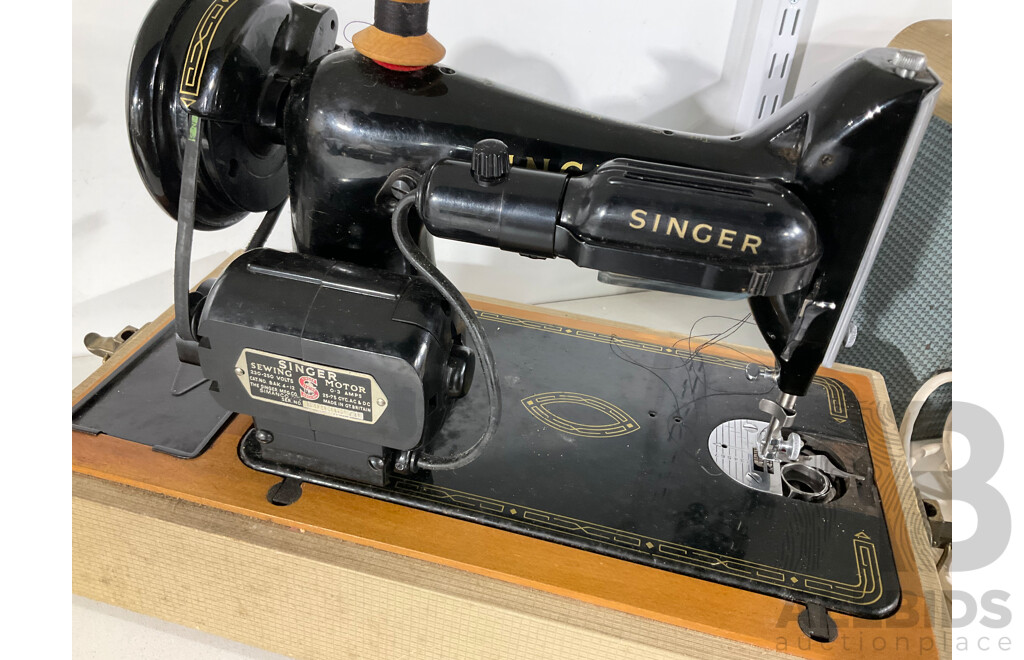 Vintage Singer 99K Sewing Machine with Instruction Booklet and Attachments Box in Original Case