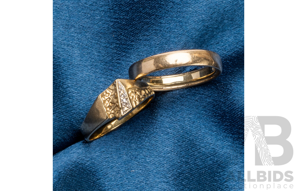 8ct Yellow Gold Rings. Lot of 2 - 5.54gms