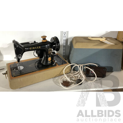 Vintage Singer 99K Sewing Machine with Instruction Booklet and Attachments Box in Original Case