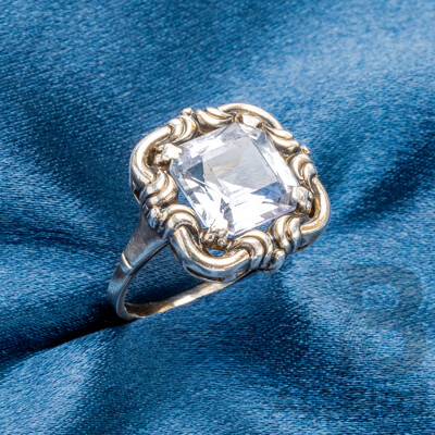 935 Silver Ring with Princess Cut Topaz - Size O