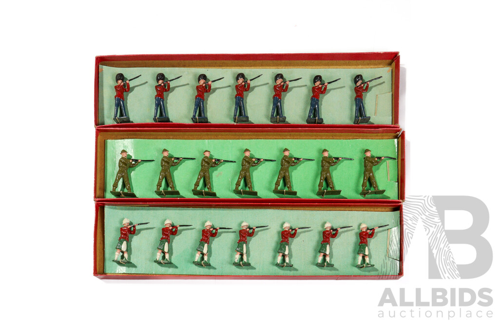 Vintage Cast Lead Military Figures, Scottish Guard and Rifleman, WW2 British Soldiers