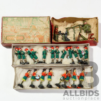 Vintage Crescent Toys Cast Lead British Infantry Men, Made in England with Plastic Male and Female Band Players