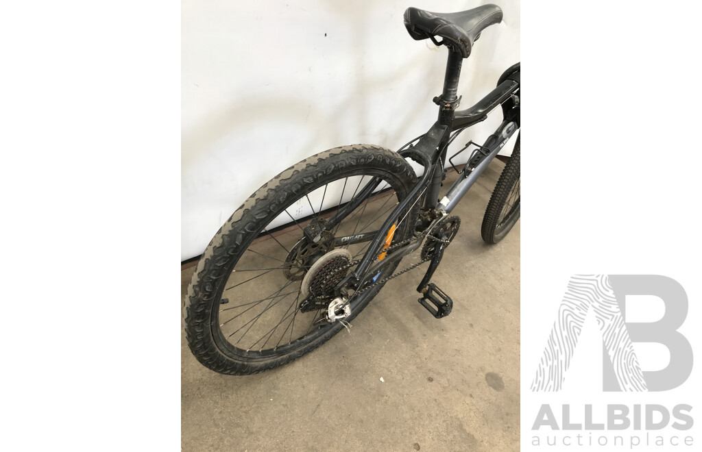 Giant Alias 27 Speed Mountain Bike