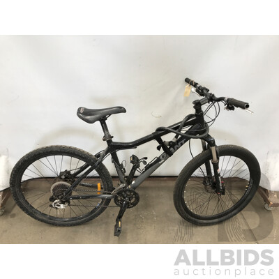 Giant Alias 27 Speed Mountain Bike