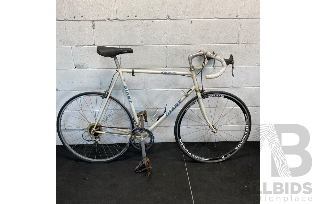 Vintage Giant Kronos Road Bike