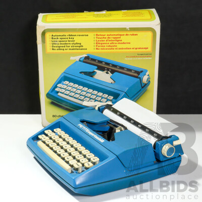 Vintage Boxed Petite Supertouch Childs Typwriter