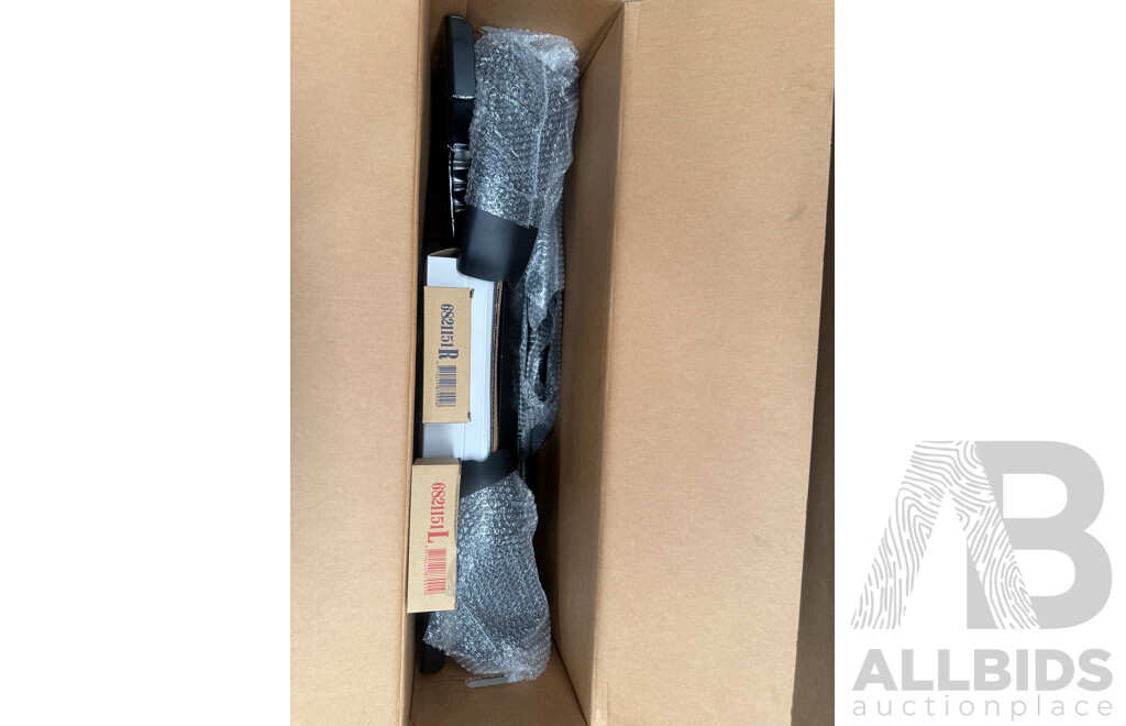 ARB Toyota Landcruiser (2007 - 2011) 3415110 Deluxe 200 Series Winch Bull Bar - Black Powder Coat Finish