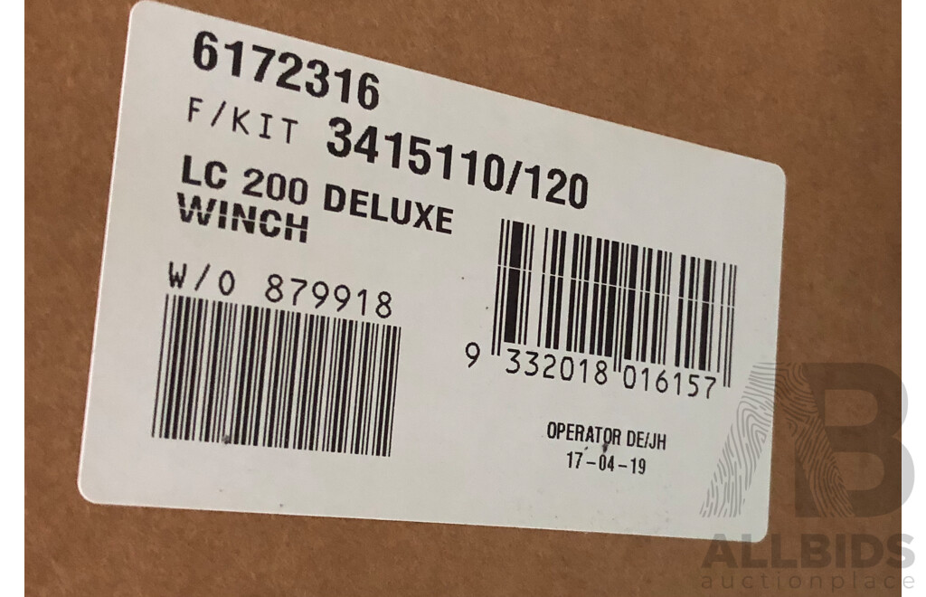 ARB Toyota Landcruiser (2007 - 2011) 3415110 Deluxe 200 Series Winch Bull Bar - Black Powder Coat Finish