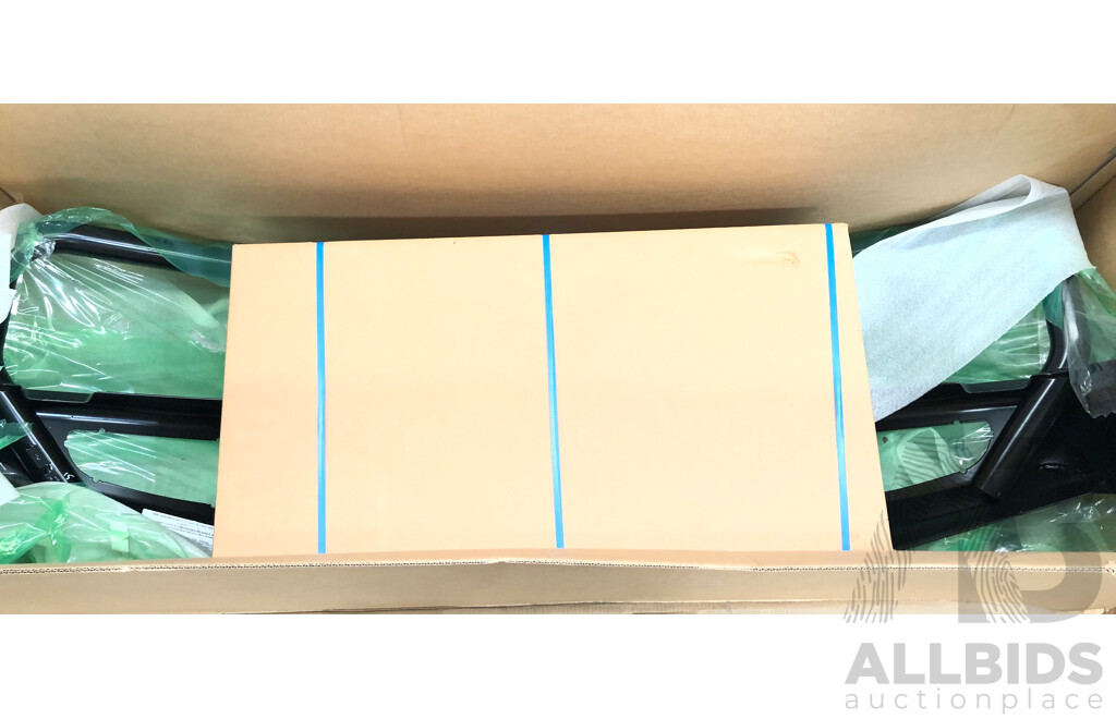 ARB Toyota Landcruiser (2007 - 2011) 3415110 Deluxe 200 Series Winch Bull Bar - Black Powder Coat Finish