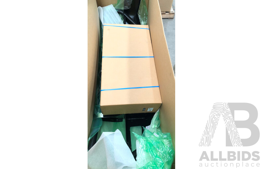 ARB Toyota Landcruiser (2007 - 2011) 3415110 Deluxe 200 Series Winch Bull Bar - Black Powder Coat Finish