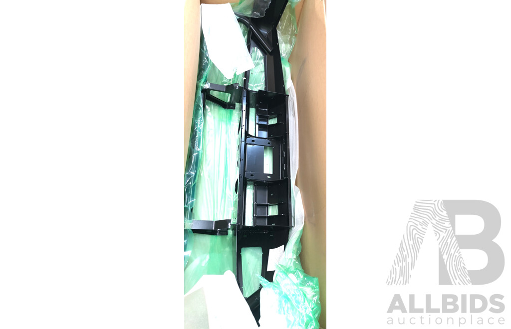 ARB Toyota Landcruiser (2007 - 2011) 3415110 Deluxe 200 Series Winch Bull Bar - Black Powder Coat Finish