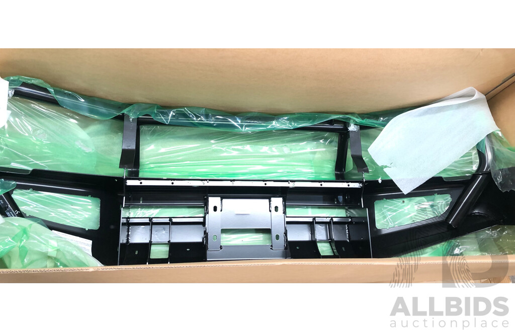 ARB Toyota Landcruiser (2007 - 2011) 3415110 Deluxe 200 Series Winch Bull Bar - Black Powder Coat Finish
