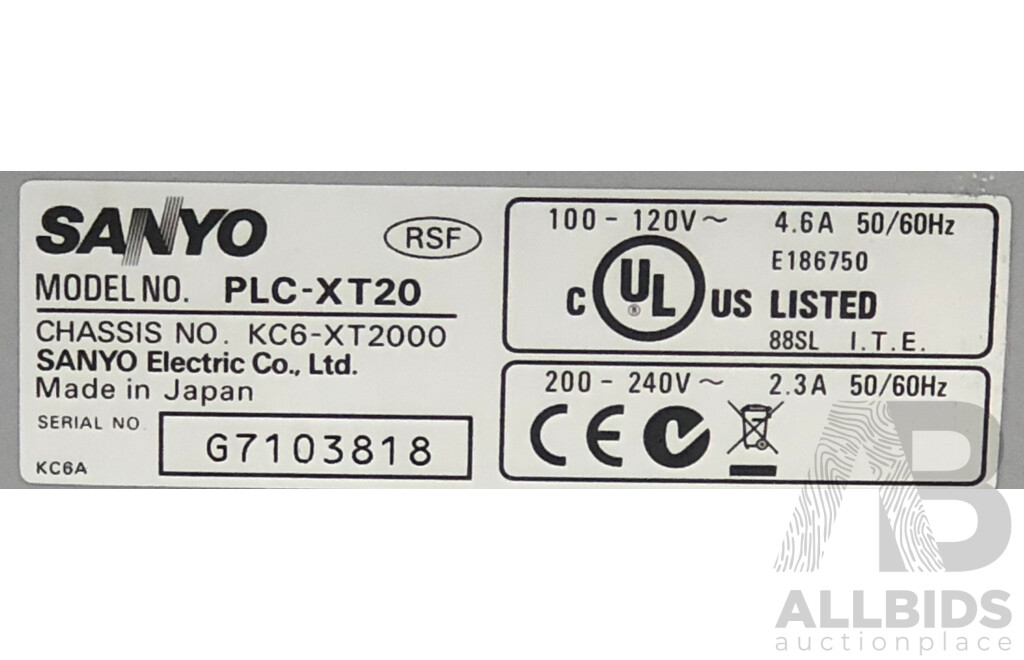 SANYO PLC-XT20 XGA 3LCD Projector