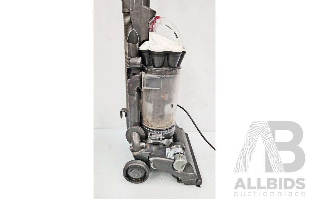 Dyson DC33 Upright Vacuum