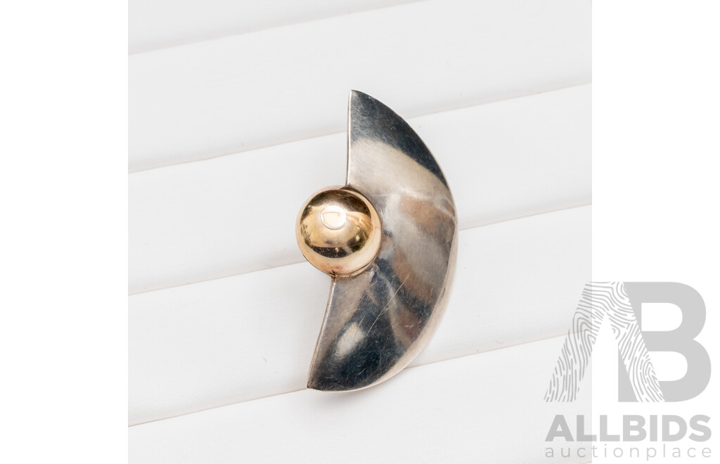 9ct White and Yellow Gold Native Half Moon Style Earring/Pin - 3.07gms