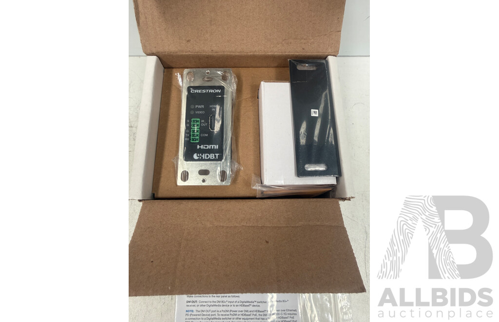 Crestron - DM-TX-4K-100-C-1G Wall Plate 4k DigitalMedia 8G+ Transmitter 100