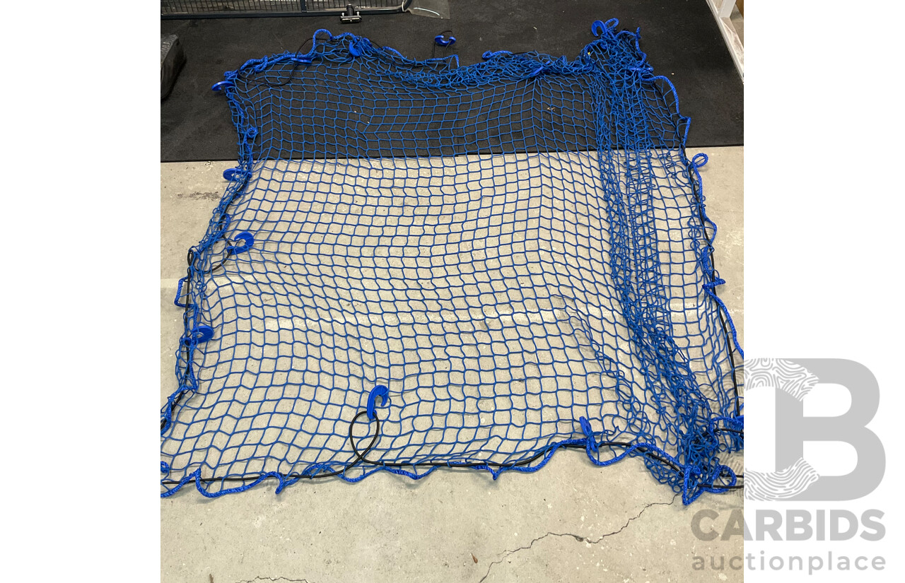 Toyota Cargo Barrier for Hiace 6.0 and Two Trunk Cargo Net Mesh