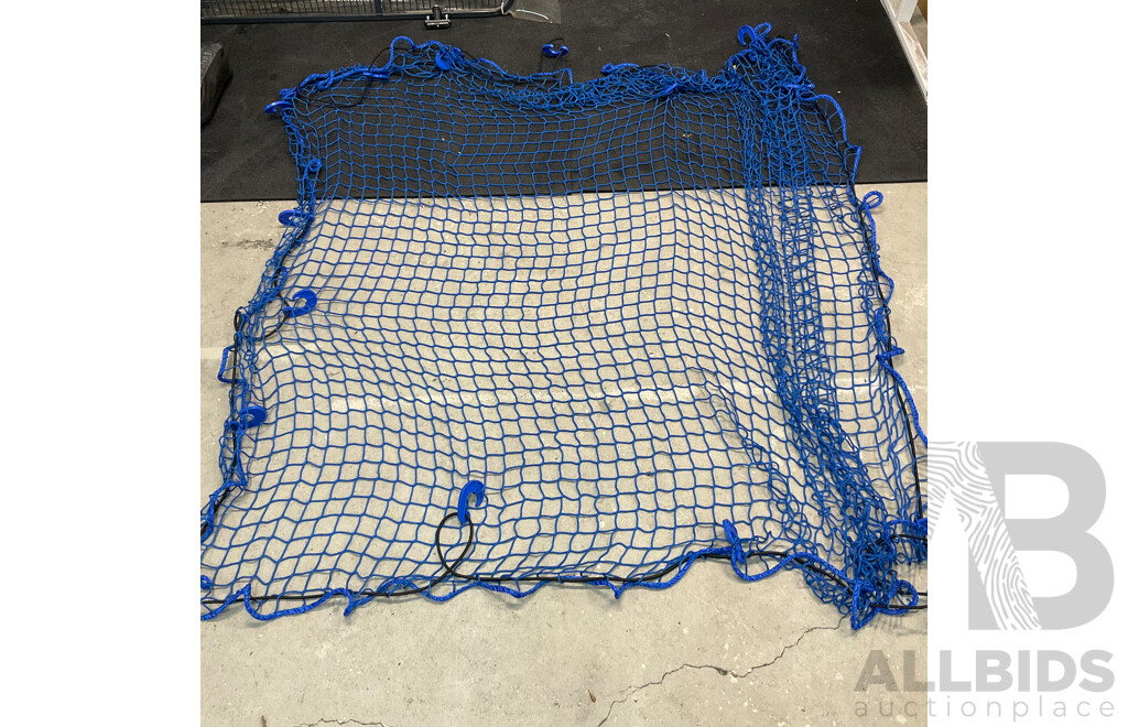 Toyota Cargo Barrier for Hiace 6.0 and Two Trunk Cargo Net Mesh