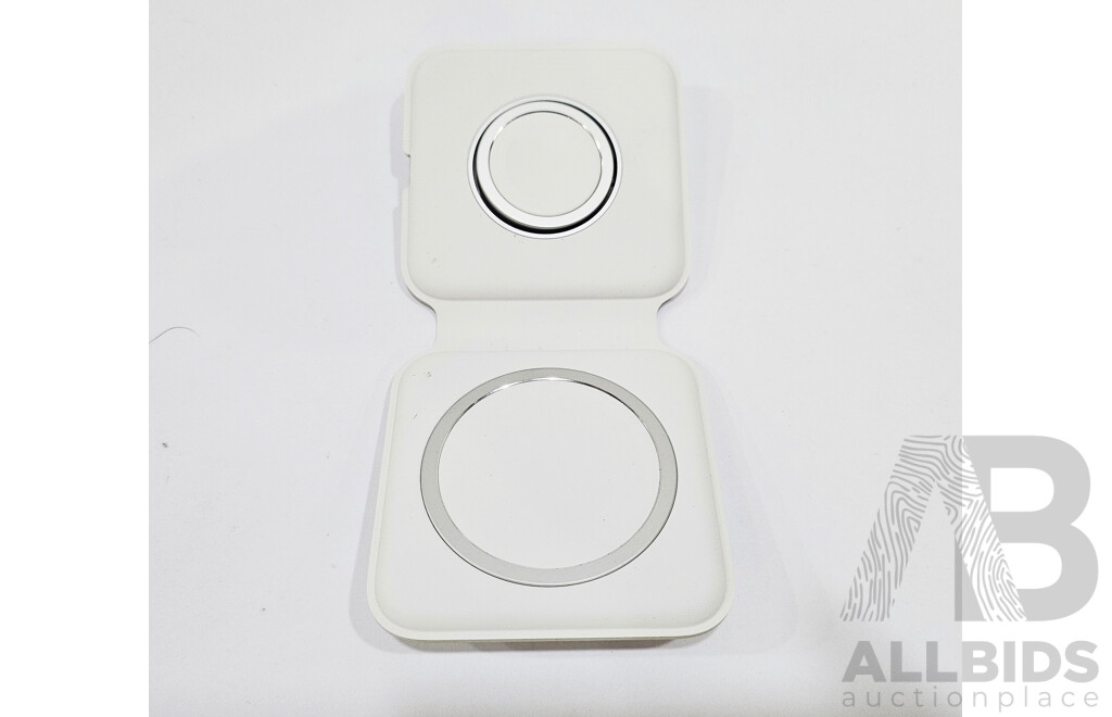 Apple (A2458) MagSafe Duo Charger