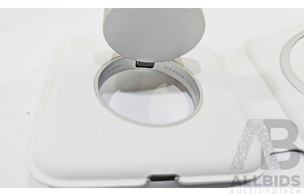 Apple (A2458) MagSafe Duo Charger