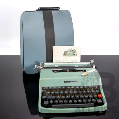 Cased Vintage Olivetti Letteria 32 Typewriter