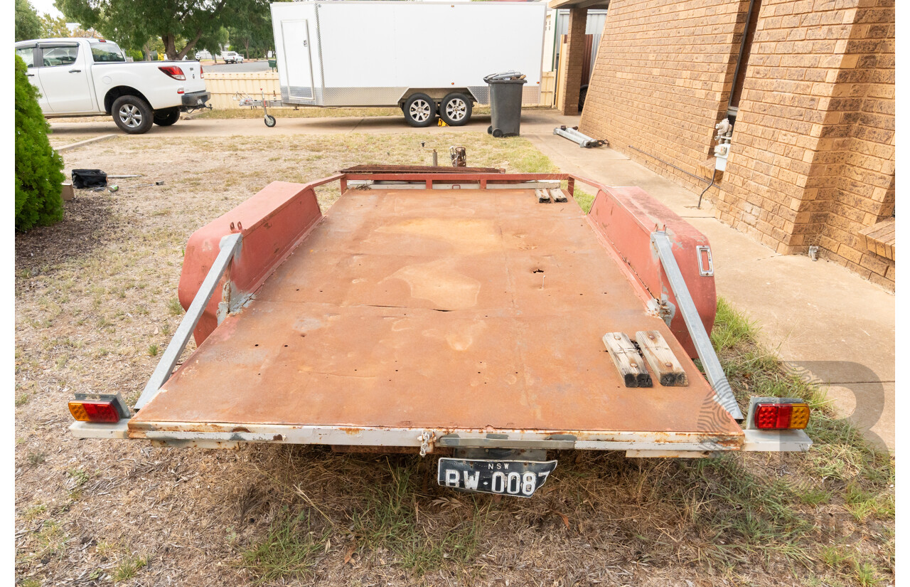 11/1996 Tuza Floats Car Trailer