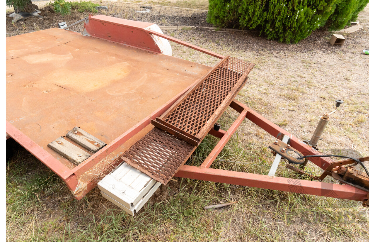 11/1996 Tuza Floats Car Trailer